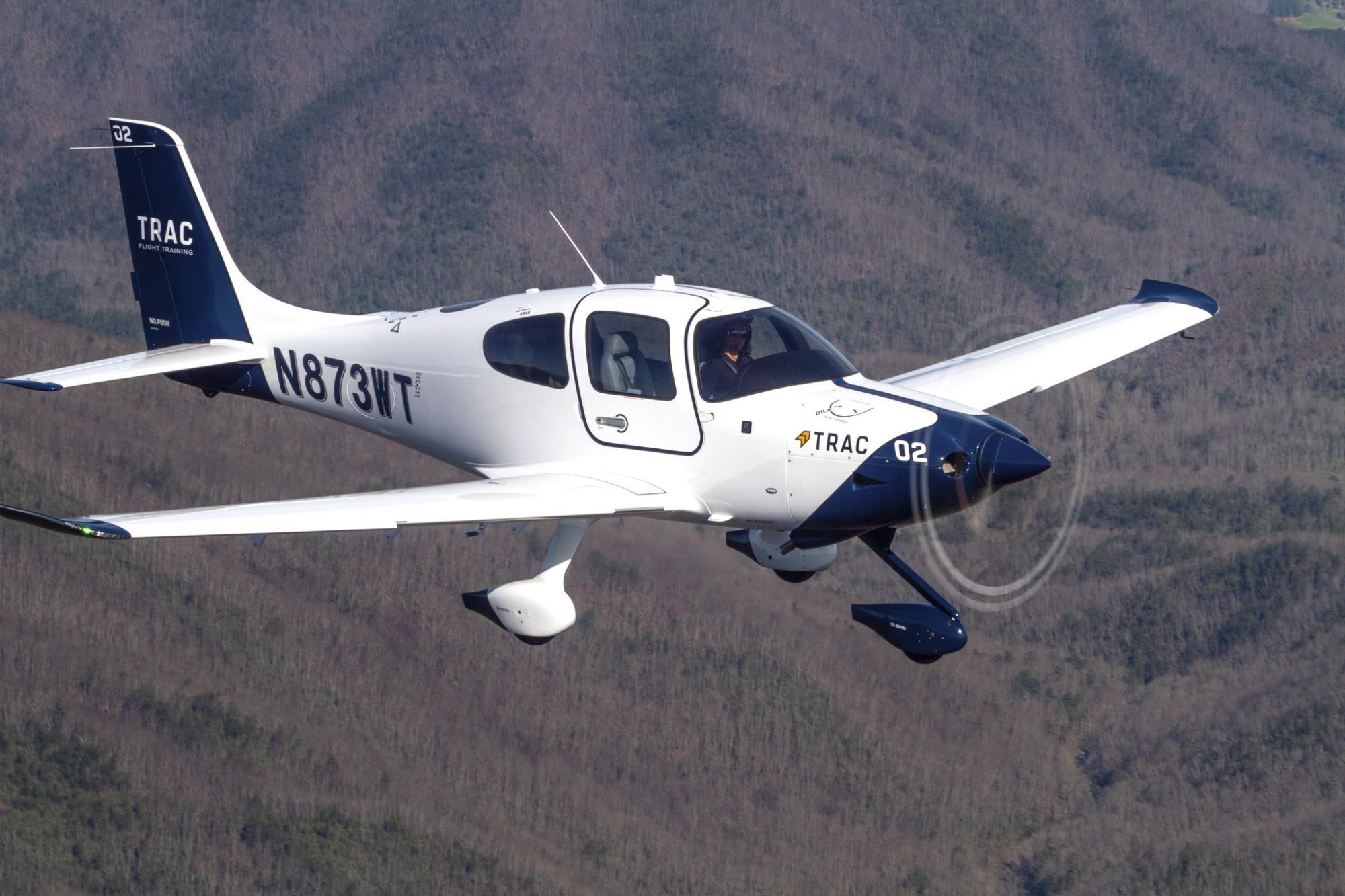 Cirrus TRAC10: il trainer Rotax che punta su scuola e dati